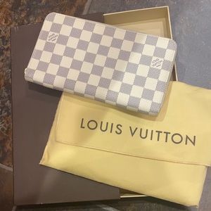Louis Vuitton White and Gray Checkered Wallet